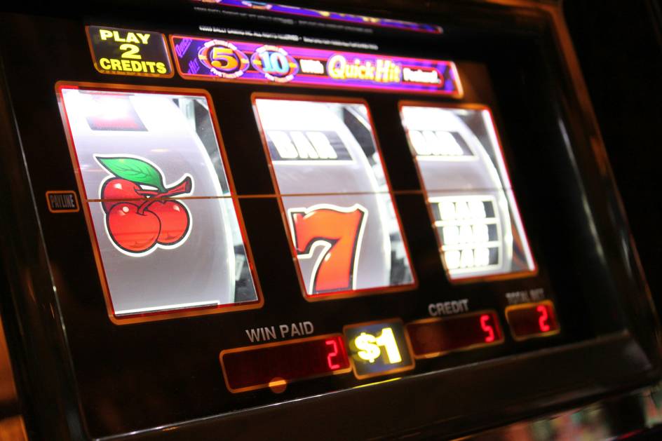Hvordan online casinoer fungerer: teknologi, fairhed og udbetalinger
